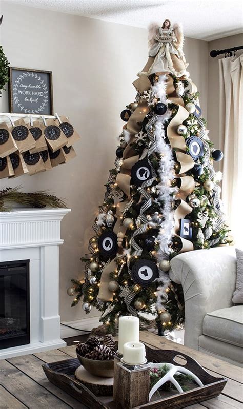 Cozy lodge inspired tree this was the 2019 tree in my family room. 42 Best Christmas Tree Decorating Ideas & Pro Secrets! - A ...