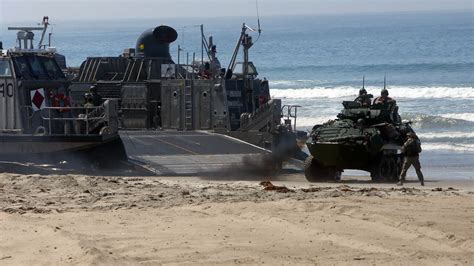 1st Marine Division Demonstrates Its Amphibious Capabilities For