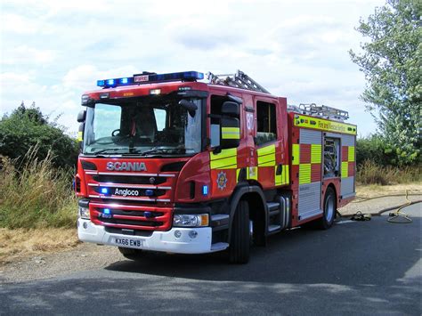 Bedfordshire Fire And Rescue Service Kx66 Ewb Bedford Fire Flickr