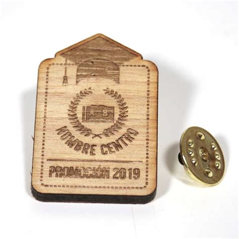 Pin Personalizado De Madera Para Graduación Seriandaluza