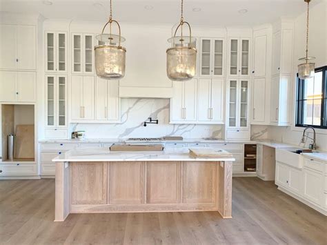 Custom Cabinets With White Oak Island Home Kitchens Lake House Kitchen White Modern Kitchen