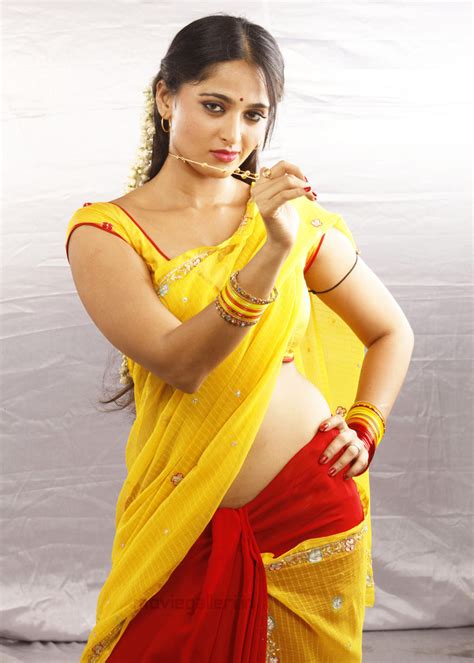 Anushka shetty rare pictures and videos. ThePhotoZone: Anushka Shetty Saree Photo Gallery