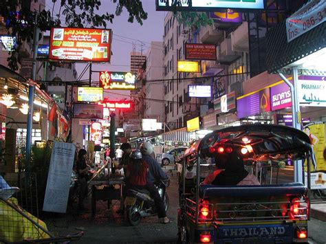 10 thai street snacks you must try. A Muslim Traveler's Street Food Guide to Bangkok