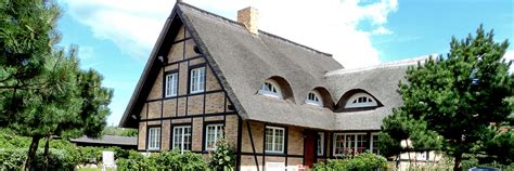 Nur 100 meter vom ahrenshooper strand entfernt, warten auf euch zwei reetgedeckte, liebevoll renovierte ostseehäuschen mit hellen, ruhigen zimmern. Haus Meerblick - Ahrenshoop