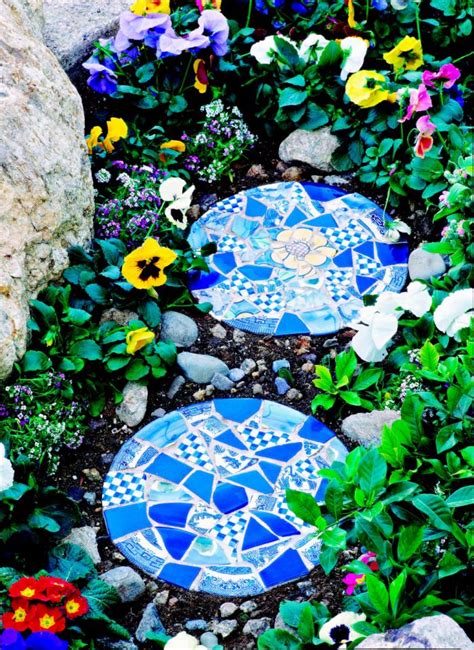 Make garden stepping stones with loved one's ashes