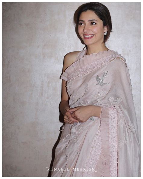 Pin By Sara Arif On Mahira Khan Dresses Off Shoulder Dress Attire