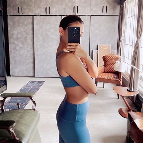 Alia Bhatt Is Into A Fitness Challenge Shares Mid Workout Selfie