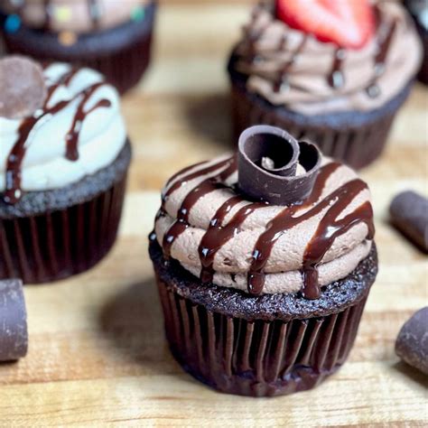Moist And Fudgy Chocolate Cupcakes ~ Amycakes Bakes