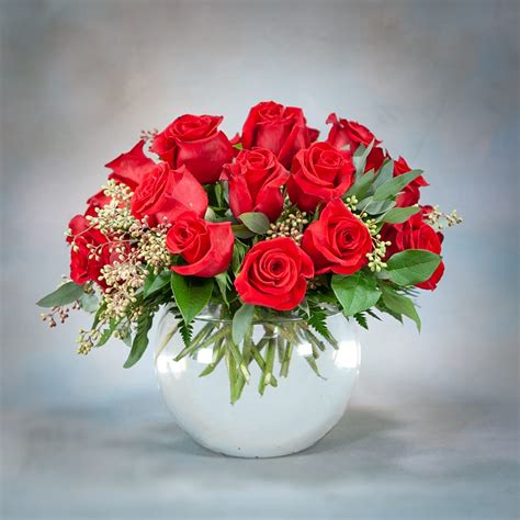 Dozen Roses In A Fishbowl Vase Sf303 Red Unless Specified In The