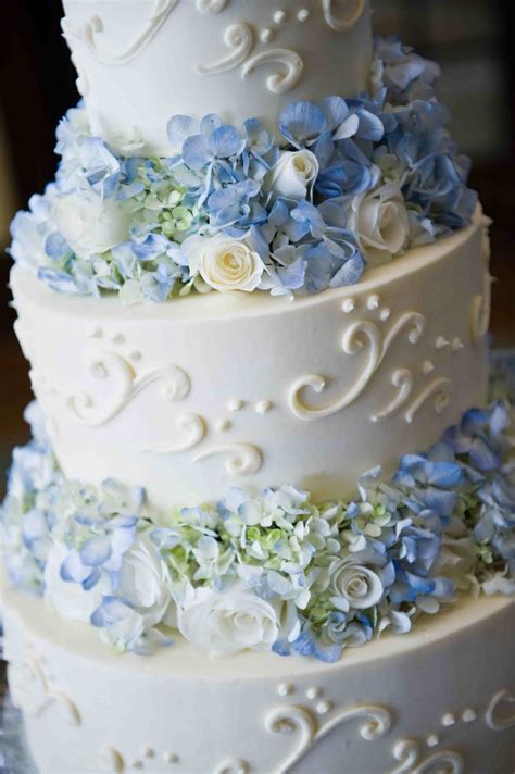 5 Tips For Decorating Your Wedding Cake With Blue Flowers Jenniemarieweddings