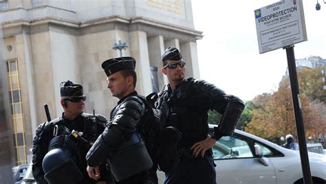 un escadron de gendarmes mobiles supplémentaire arrive à joué lès tours france bleu