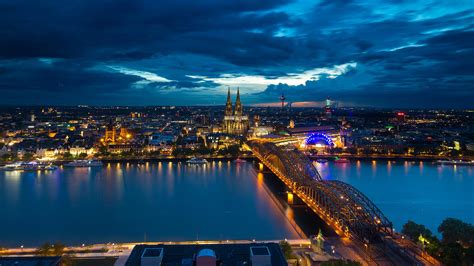 Nächtliche Ansicht Der Stadt Köln Nordrhein Westfalen Bing
