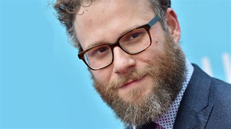 Seth Rogen Is Totally Unrecognizable In New Pic Without Glasses Or Beard Iheart