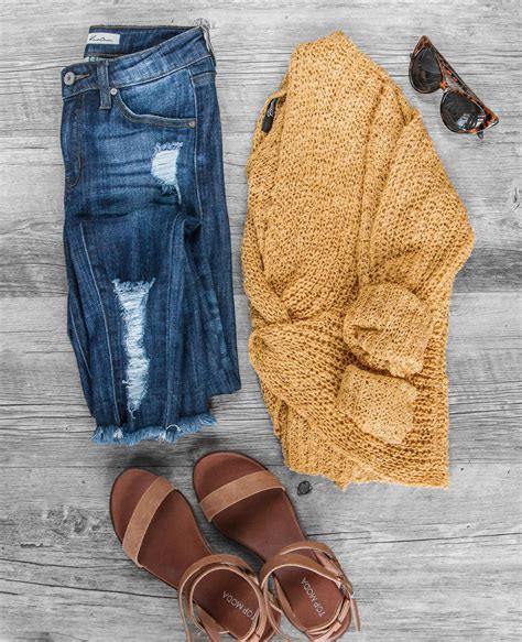 flashback-yellow-twist-back-knit-sweater-simple-fall-outfits,-best-casual-outfits,-simple-outfits
