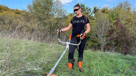 My Girlfriend And Stihl Fs 560 C With 350 Mm Brush Knife In Dry Grass Youtube