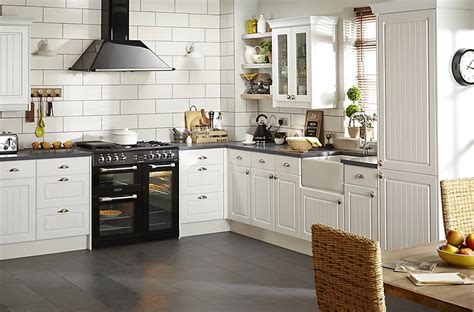 It Chilton White Country Style Fitted Kitchens Diy At Bandq