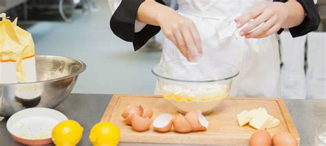 La piel disminuye la pérdida nutricional durante el proceso de cocción. Esta es la forma correcta de cocinar los huevos (y no como ...