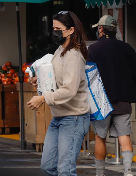 Neve Campbell And Jj Feild Shopping At Whole Foods In Los Angeles Hawtcelebs