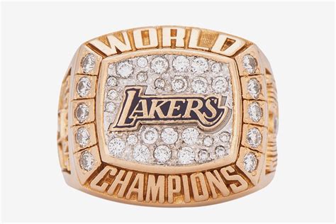 Kobe Bryant‘s 2000 Nba Championship Ring Sells For 206k