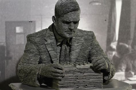At a young age, he displayed signs of high intelligence. Alan Turing:genio condannato per omosessualità nel 1952 ...