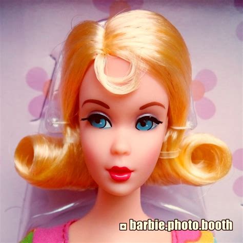 2018 Mod Friends T Set Barbie Frp00