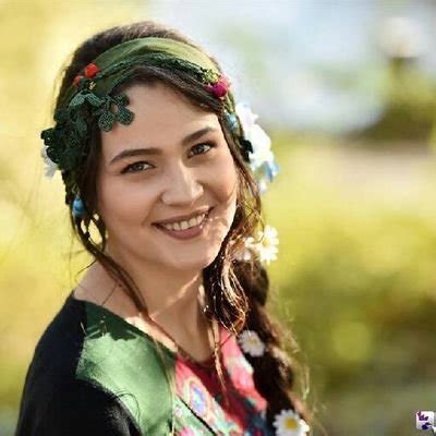 Uşaqlığı bolqarıstanda keçən gülsim ali bolqarıstanda təşkil edilən super model yarışmasına qatılıb və bu yarışmada ford model seçilibdir. Gülsim Ali ilhan on Twitter: