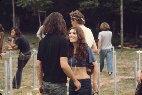 stunning photos depicting the rebellious fashion at woodstock 1969 oldamerica cafex 152