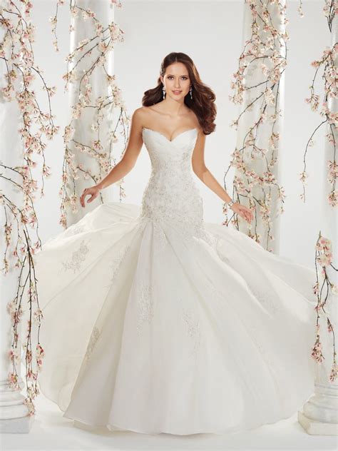 Famous Wedding Dress Designers Wedding And Bridal Inspiration