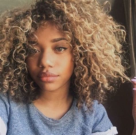 Blonde hair never goes out of style, but different shades fade in and out of popularity. curly hair of girls — fashionistaswonderland: Tumblr ...