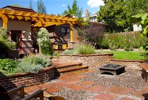 Need some great landscaping ideas with mulch and rocks as the main components? Backyard Landscaping Pictures, Design Ideas & DIY Plans
