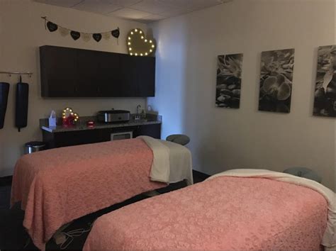 Blue Moon Spa Massage Contacts Location And Reviews Zarimassage