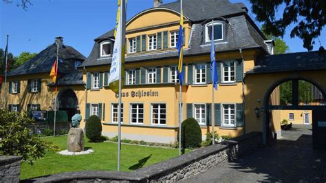 Click here to see more hotels and accommodation near popular landmarks in königswinter. Haus Schlesien (Königswinter) • HolidayCheck (Nordrhein ...