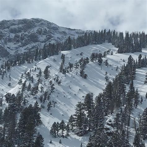 natural avalanches in northern bridgers gallatin national forest avalanche center