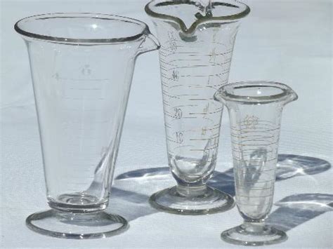 Old Antique Lab Glass Beakers Graduated Size Pharmacy Bottle Measures
