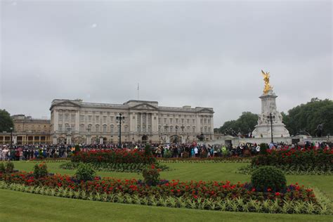 Buckingham Palace The Victoria Memorial And St Jamess Park Erasmus