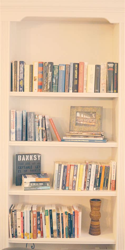 How To Style A Bookshelf How To Highlight Your Favorite Books