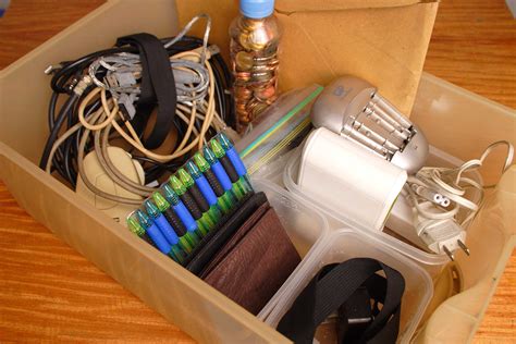 There's no need to get a repairman for the job. How to Organize Your Junk Drawer: 9 Steps (with Pictures)