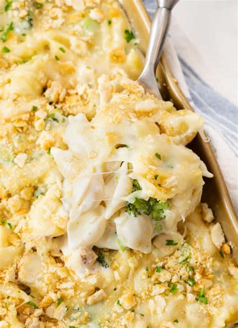 Penne tossed with creamy alfredo sauce, chicken, and (a lot) of mozzarella — need we. Chicken Alfredo Bake - The Cozy Cook