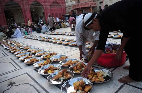 Ramadan Food Iftar Pakistan Afp Daily Halal Market News