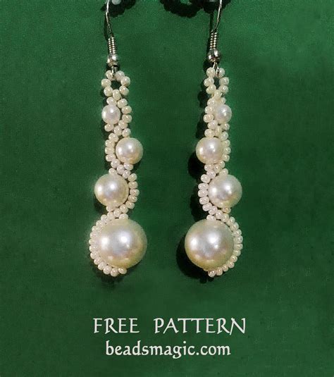 Twin (superduo) beads of 3 colors (white, black and silver) 8/0 black beads. Free pattern for earrings White Moon | Beads Magic
