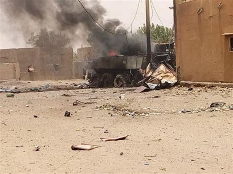 Mali Car Bomb Kills Two Civilians Wounds French Soldiers