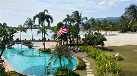 Guests of ombak villa langkawi enjoy a private beach, an outdoor pool, and a children's pool. Mybookinghotel: Resort Langkawi Pantai Cenang