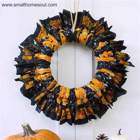 Halloween Bandana Wreath Easy Last Minute Craft Small