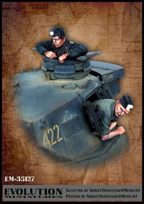 135 Scale Unpainted Resin Figure Tank Crew 2 Figures Collection Figure