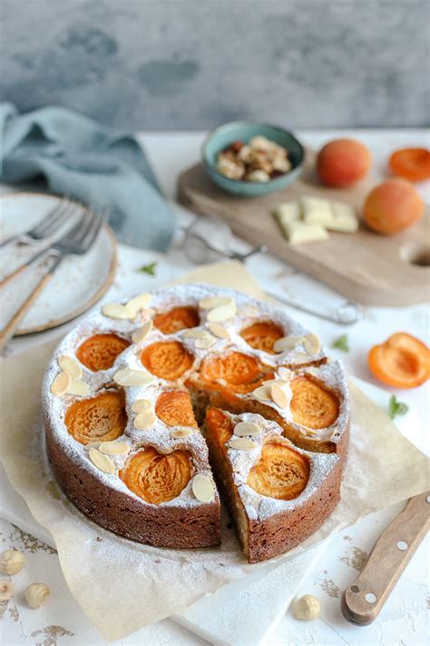 Lešnik Kolač Sa Belom čokoladom I Kajsijama Mystic Cakes