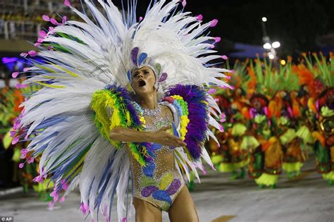 Rio Carnival Dancers Sparkle In Greatest Show On Earth Daily Mail Online