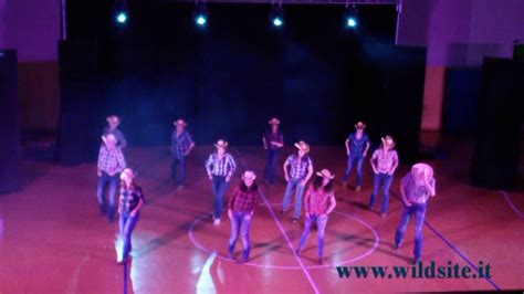 Esibizione Country Line Dance Scuola Moveit Al Galà Della Danza