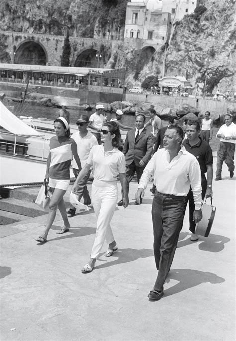 The Complicated Sisterhood Of Jackie Kennedy And Lee Radziwill Vanity