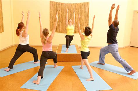 4 Ejercicios De Yoga Para Principiantes Que Podemos Hacer Desde Casa
