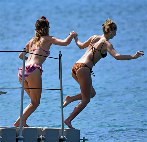 Suki Waterhouse In Tiny Bikini With Her Hot Sister Porn Pictures Xxx Photos Sex Images